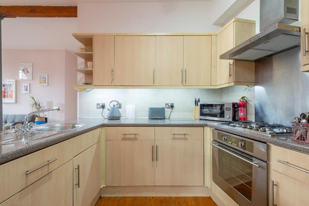 5 Mins Walk From Centre, Spacious City Apt, Open-Plan ノッティンガム エクステリア 写真