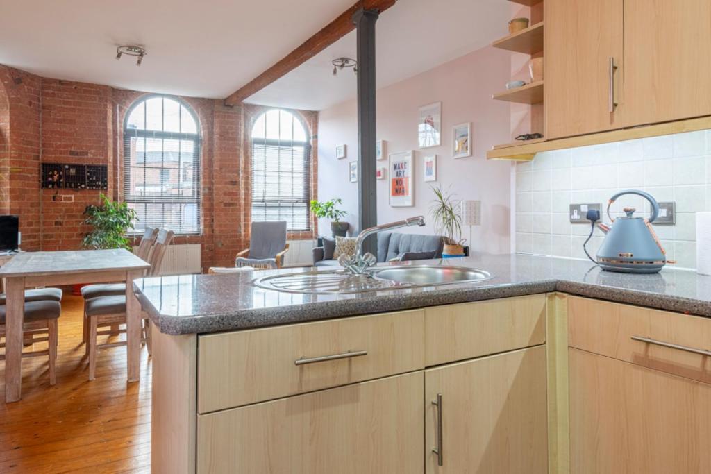 5 Mins Walk From Centre, Spacious City Apt, Open-Plan ノッティンガム エクステリア 写真