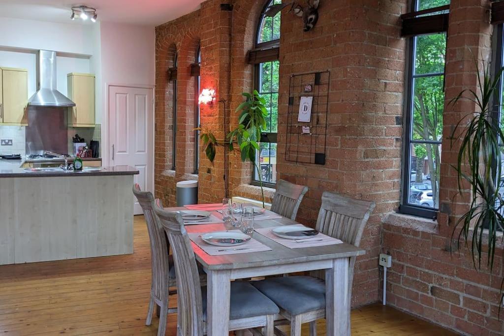 5 Mins Walk From Centre, Spacious City Apt, Open-Plan ノッティンガム エクステリア 写真